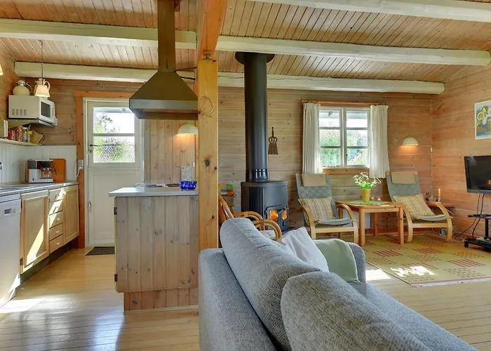 Holiday home Rosabella - 600m From The Sea By Interhome *